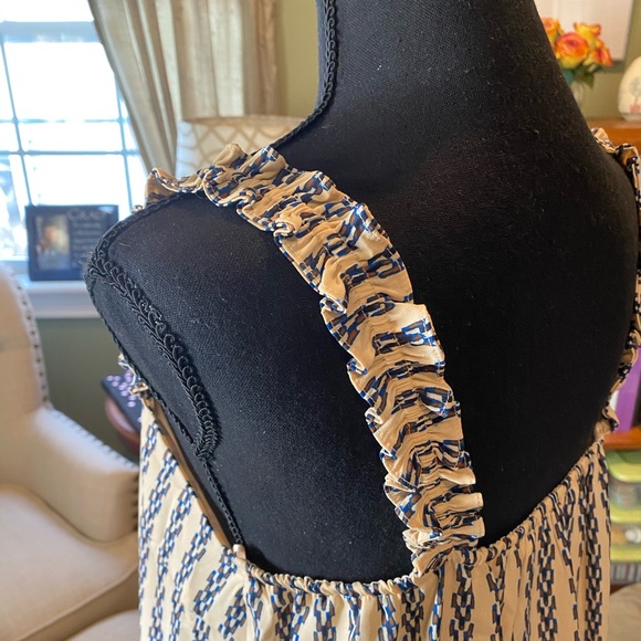 Adorable Collective Concepts Top - Picture 5 of 6